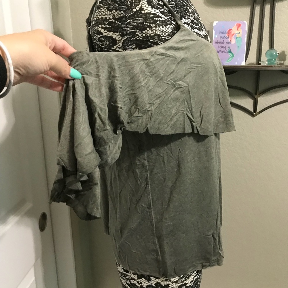 ⭐️ 3 for $20 Last One 🎉Off Shoulder Ruffle Top - Picture 5 of 5